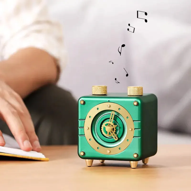 FM Radio Wireless Bluetooth Mini Speaker Retro Green Clock Design FM Radio Subwoofer With Microphone TF Card Slot Broadcast Decoration